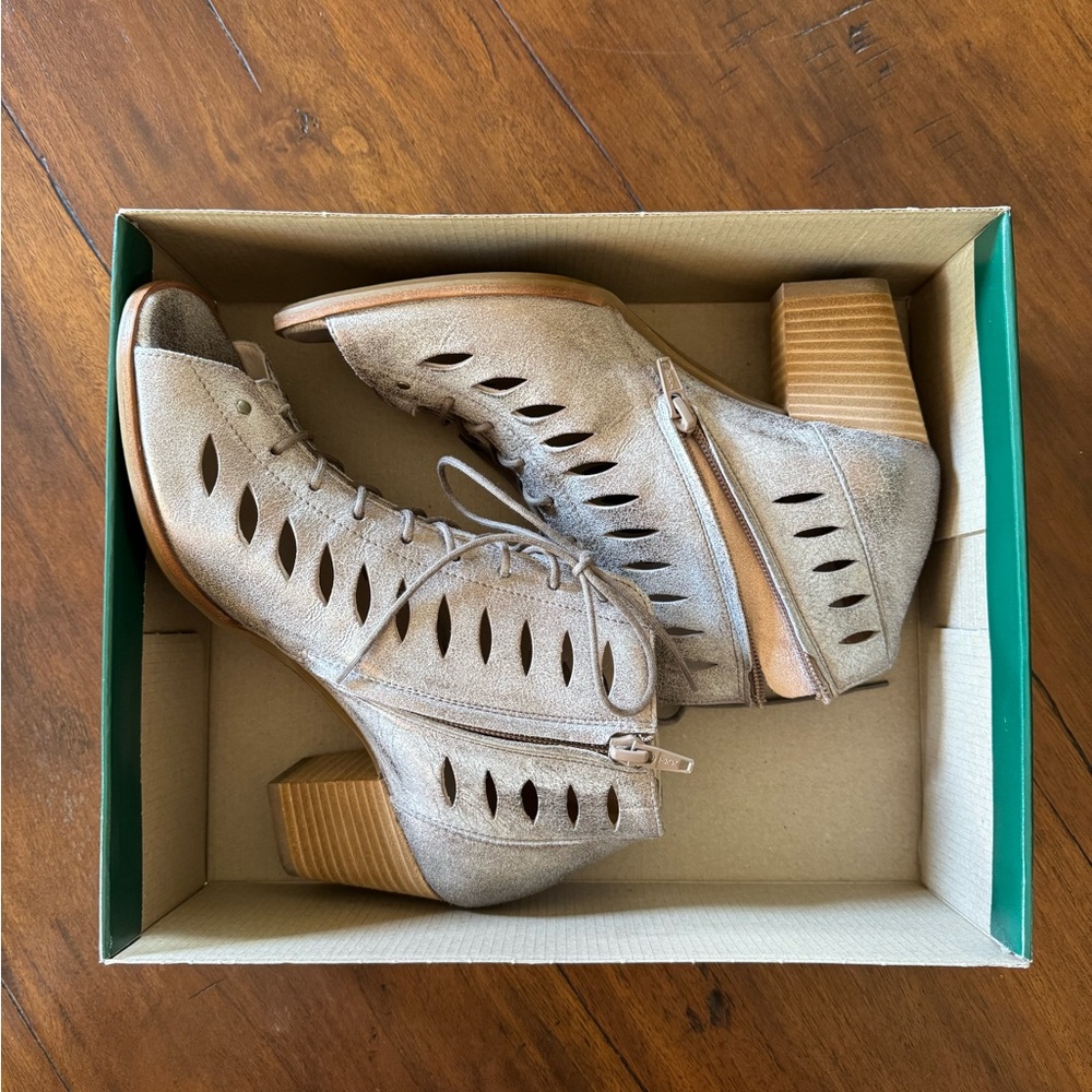 Women's Paul Green Metallic Leather Bali Sandals • 7 1/2 M